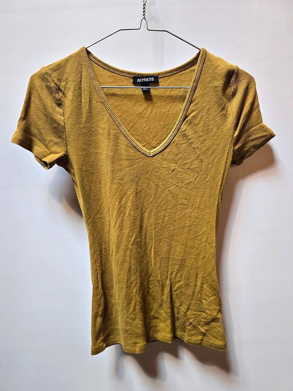 Express Short Sleeve V-Neck Top in Mustard Size XXS
